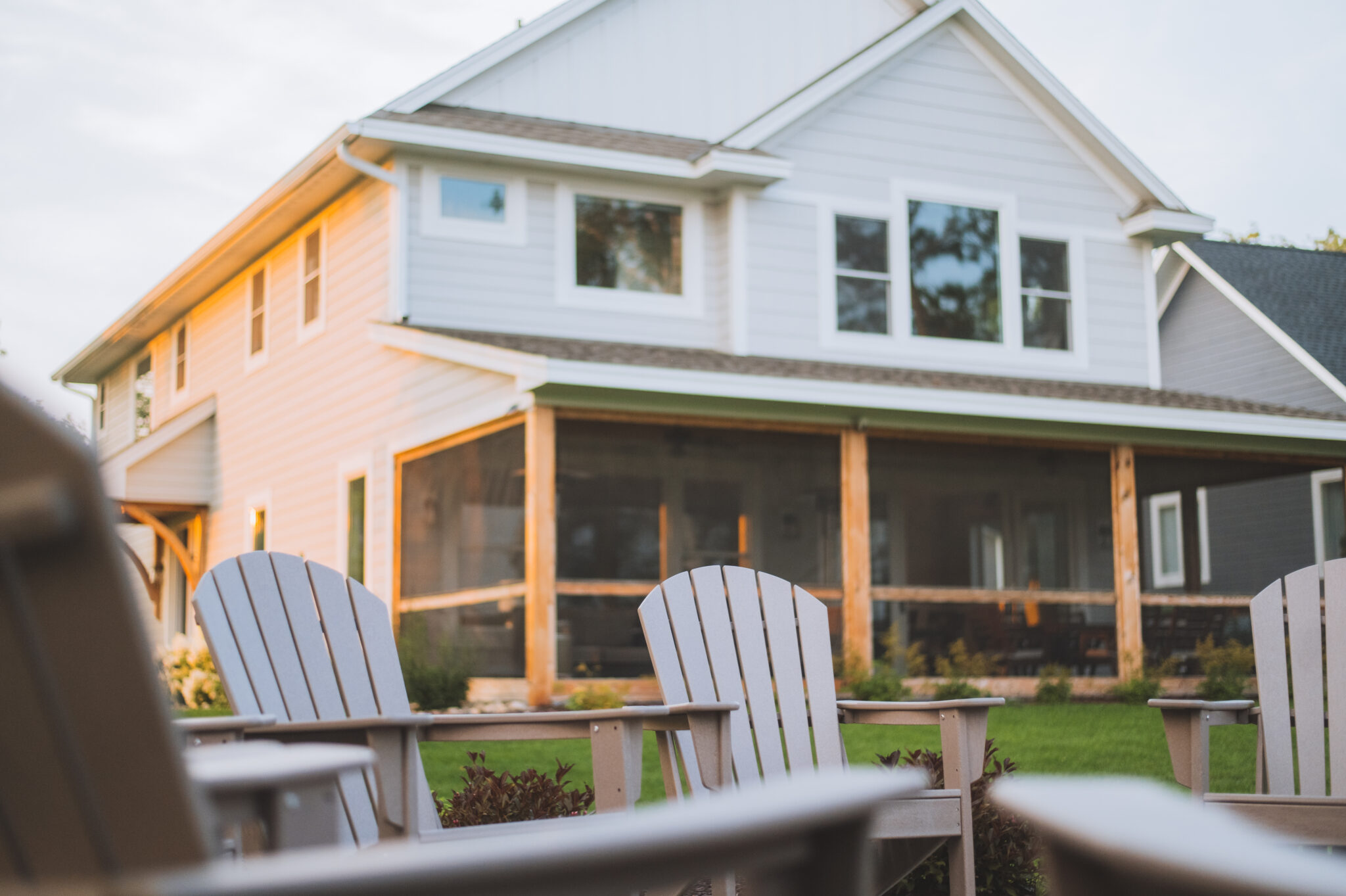 Stunning and welcoming Luxury vs. Budget Rentals in Brainerd using BookTheBLA to make your vacation dreams come true